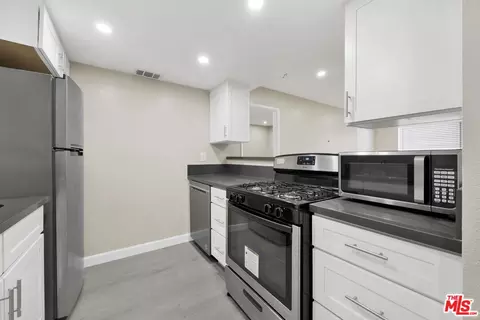 Kitchen - 2309 E 17th St #103, Long Beach, CA 90804 photo 2 of 3