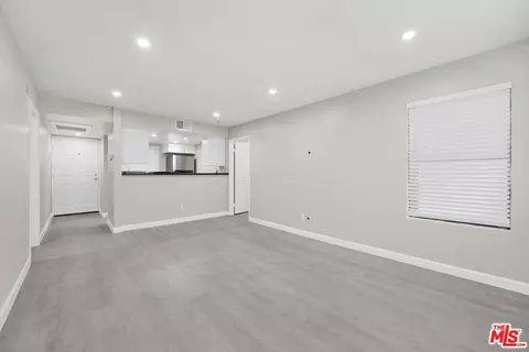 Living - 2309 E 17th St #103, Long Beach, CA 90804 photo 2 of 5