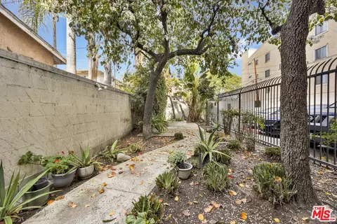 Exterior - 2309 E 17th St #103, Long Beach, CA 90804 photo 5 of 5