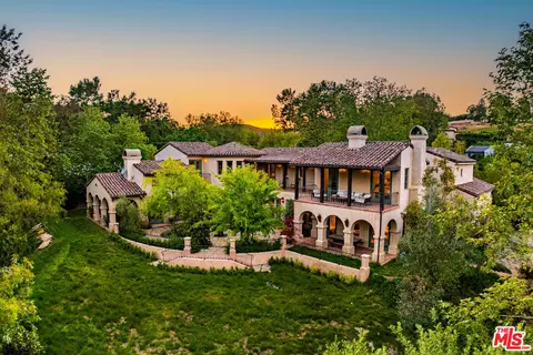 5850 Lapworth Dr, Agoura Hills, CA 91301