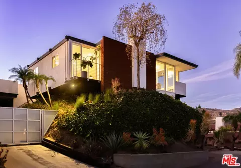 2751 Hollyridge Dr, Los Angeles, CA 90068