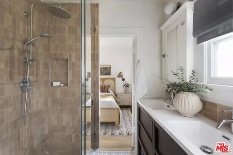 Bath - 526 W Maple Ave, Monrovia, CA 91016 photo 1 of 2