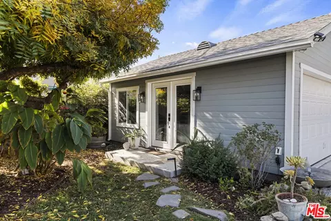Exterior - 526 W Maple Ave, Monrovia, CA 91016 photo 4 of 9