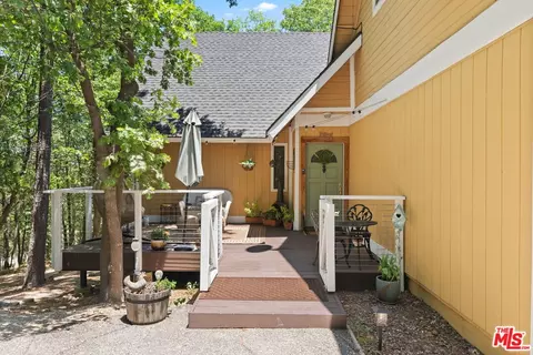 28126 Geneva Ln, Lake Arrowhead, CA 92352 photo 2