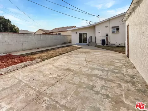 Exterior - 822 N Albertson Ave, Compton, CA 90220 photo 5 of 6