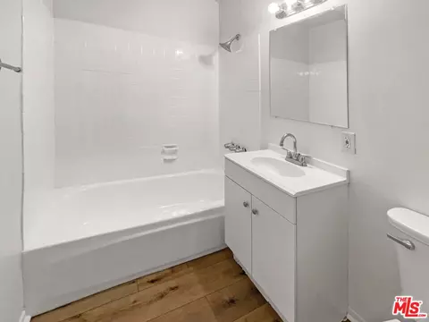 Bath - 822 N Albertson Ave, Compton, CA 90220 photo 4 of 4