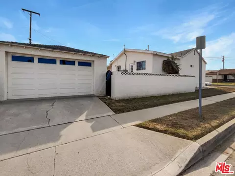 Exterior - 822 N Albertson Ave, Compton, CA 90220 photo 4 of 6