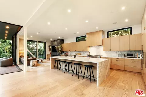 3140 Grand View Blvd, Los Angeles, CA 90066