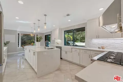 Kitchen - 1591 Upper Ranch Rd, Westlake Village, CA 91362 photo 3 of 4