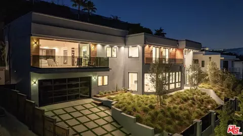7911 Oceanus Dr, Los Angeles, CA 90046