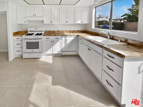 8846 Stoakes Ave, Downey, CA 90240 photo 6