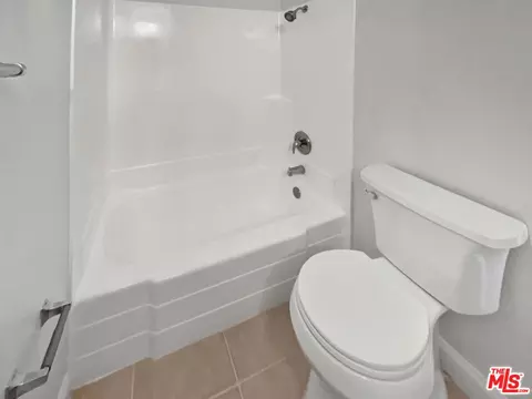 8846 Stoakes Ave, Downey, CA 90240 photo 15