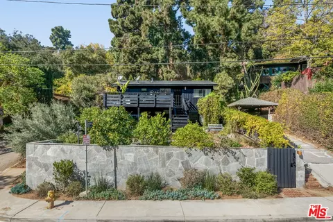 8700 Crescent Dr, Los Angeles, CA 90046