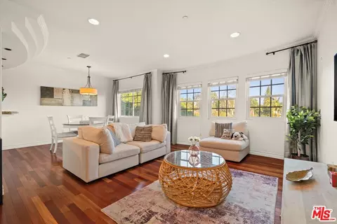 4832 Whitsett Ave #303, Valley Village, CA 91607