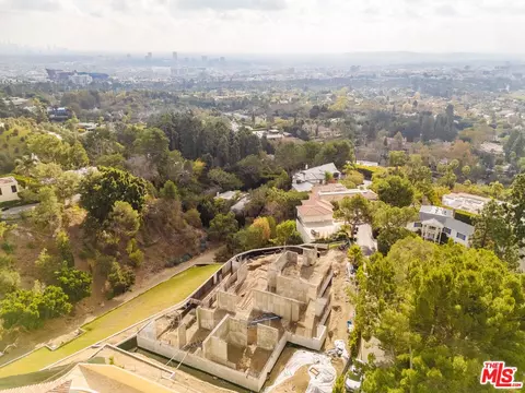 1140 Calle Vista Dr, Beverly Hills, CA 90210