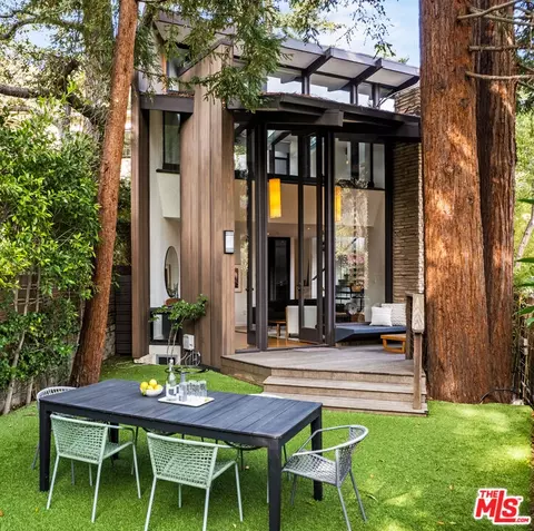 8782 Lookout Mountain Ave, Los Angeles, CA 90046