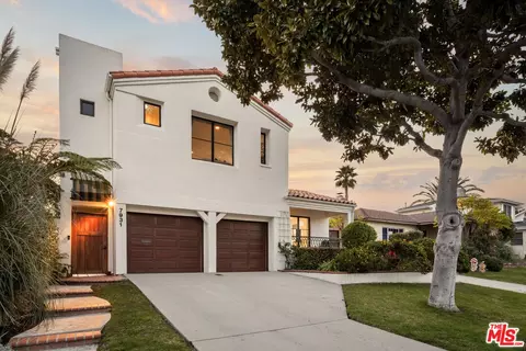 7931 Agnew Ave, Los Angeles, CA 90045