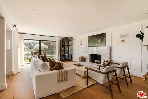 3800 Scadlock Ln, Sherman Oaks, CA 91403