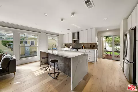 1131 S St Andrews Pl, Los Angeles, CA 90019