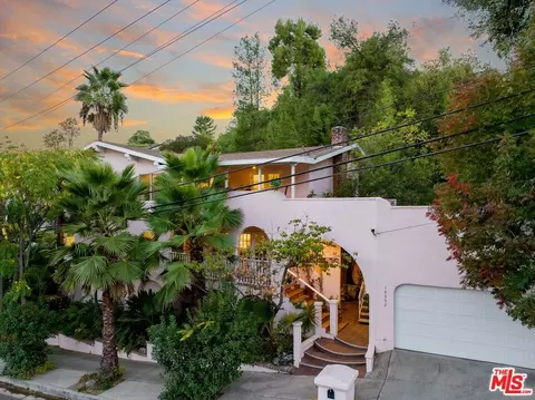 19552 Rosita St, Tarzana, CA 91356