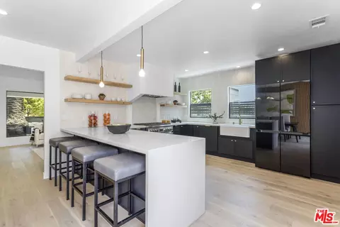 655 S Sycamore Ave, Los Angeles, CA 90036