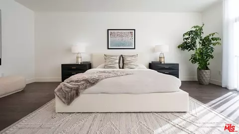 425 N Palm Dr #301, Beverly Hills, CA 90210