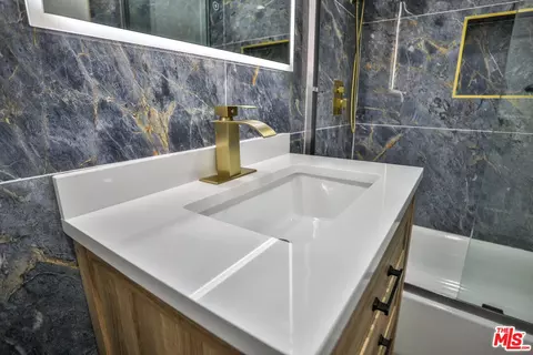 Bath - 737 W 145th St, Gardena, CA 90247 photo 8 of 20