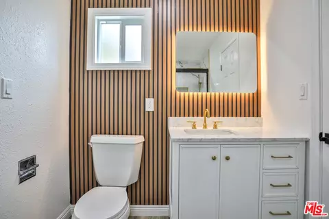 Bath - 737 W 145th St, Gardena, CA 90247 photo 3 of 20