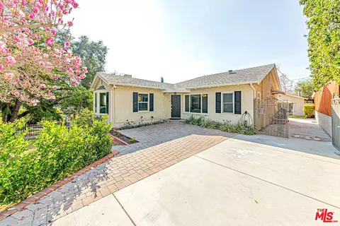 4617 Palm Dr, La Canada Flintridge, CA 91011