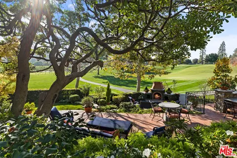 10092 Valley Spring Ln, Toluca Lake, CA 91602