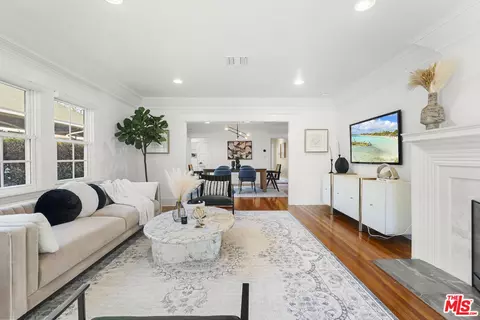 932 4th Ave, Los Angeles, CA 90019