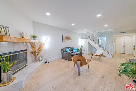 19133 Index St #6, Porter Ranch, CA 91326