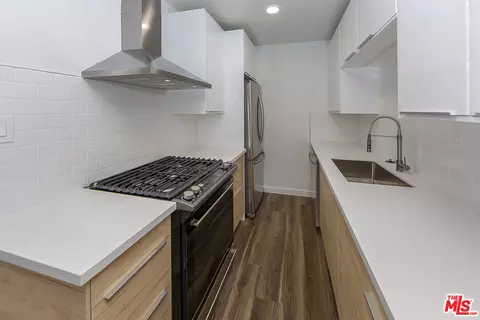 Kitchen - 4308 E 4th St, Long Beach, CA 90814 photo 3 of 3