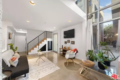 1120 N El Centro Ave #9, Los Angeles, CA 90038