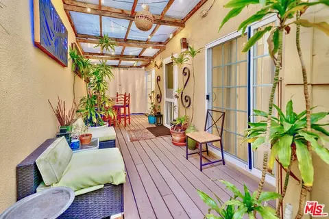 6625 Willoughby Ave, Los Angeles, CA 90038