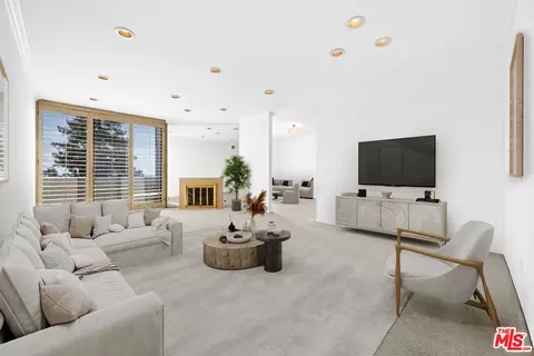 10739 Ashton Ave #204, Los Angeles, CA 90024