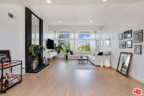 7800 Topanga Canyon Blvd #206, Canoga Park, CA 91304
