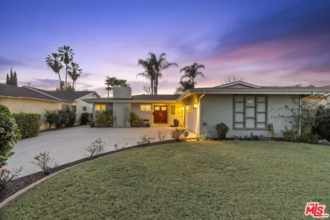 8921 Gloria Ave, North Hills, CA 91343