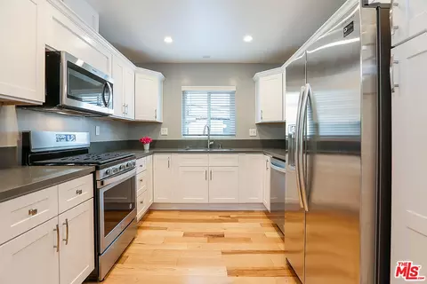 908 6th St #10, Santa Monica, CA 90403