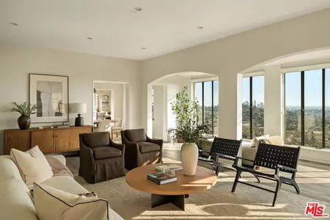 3743 Amesbury Rd, Los Angeles, CA 90027