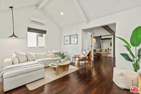 3012 Bentley Ct, Santa Monica, CA 90405