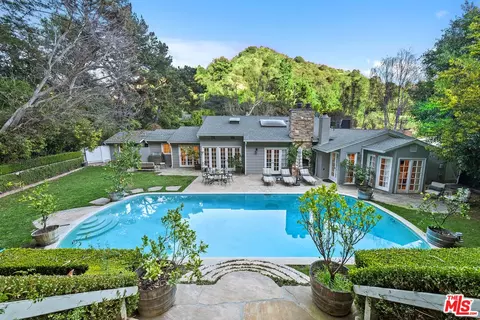 2265 Bowmont Dr, Beverly Hills, CA 90210