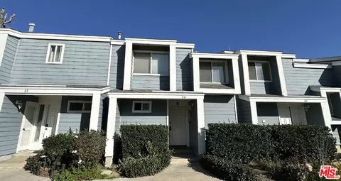 15735 Nordhoff St #44, North Hills, CA 91343