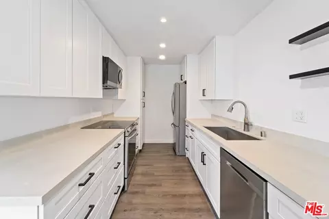 5414 Newcastle Ave #1, Encino, CA 91316