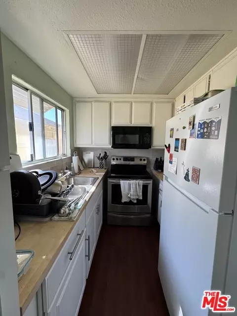 Kitchen - 1724 Broadway St, Oceanside, CA 92054 photo 2 of 4