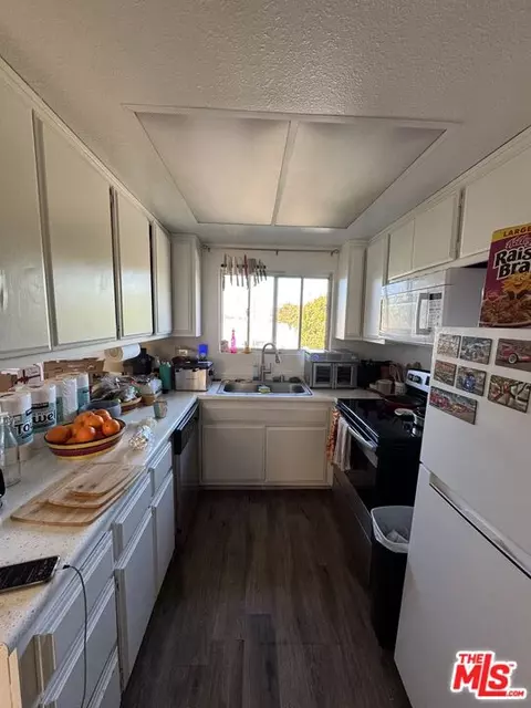 Kitchen - 1724 Broadway St, Oceanside, CA 92054 photo 3 of 4