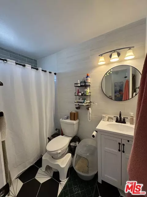 Bath - 1724 Broadway St, Oceanside, CA 92054 photo 4 of 4