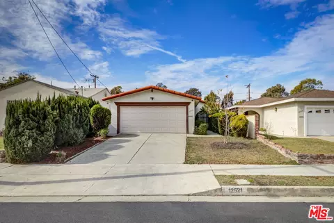 12521 Cedar Ave, Hawthorne, CA 90250