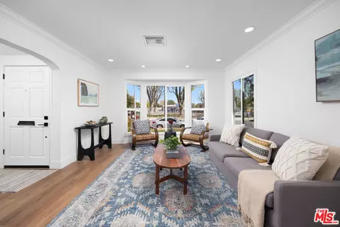 Living - 6543 Newcastle Ave, Reseda, CA 91335 photo 3 of 4