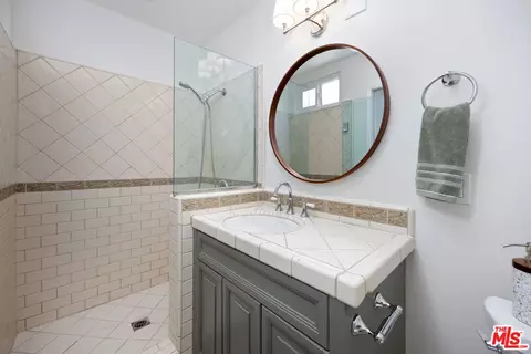Bath - 6543 Newcastle Ave, Reseda, CA 91335 photo 1 of 3